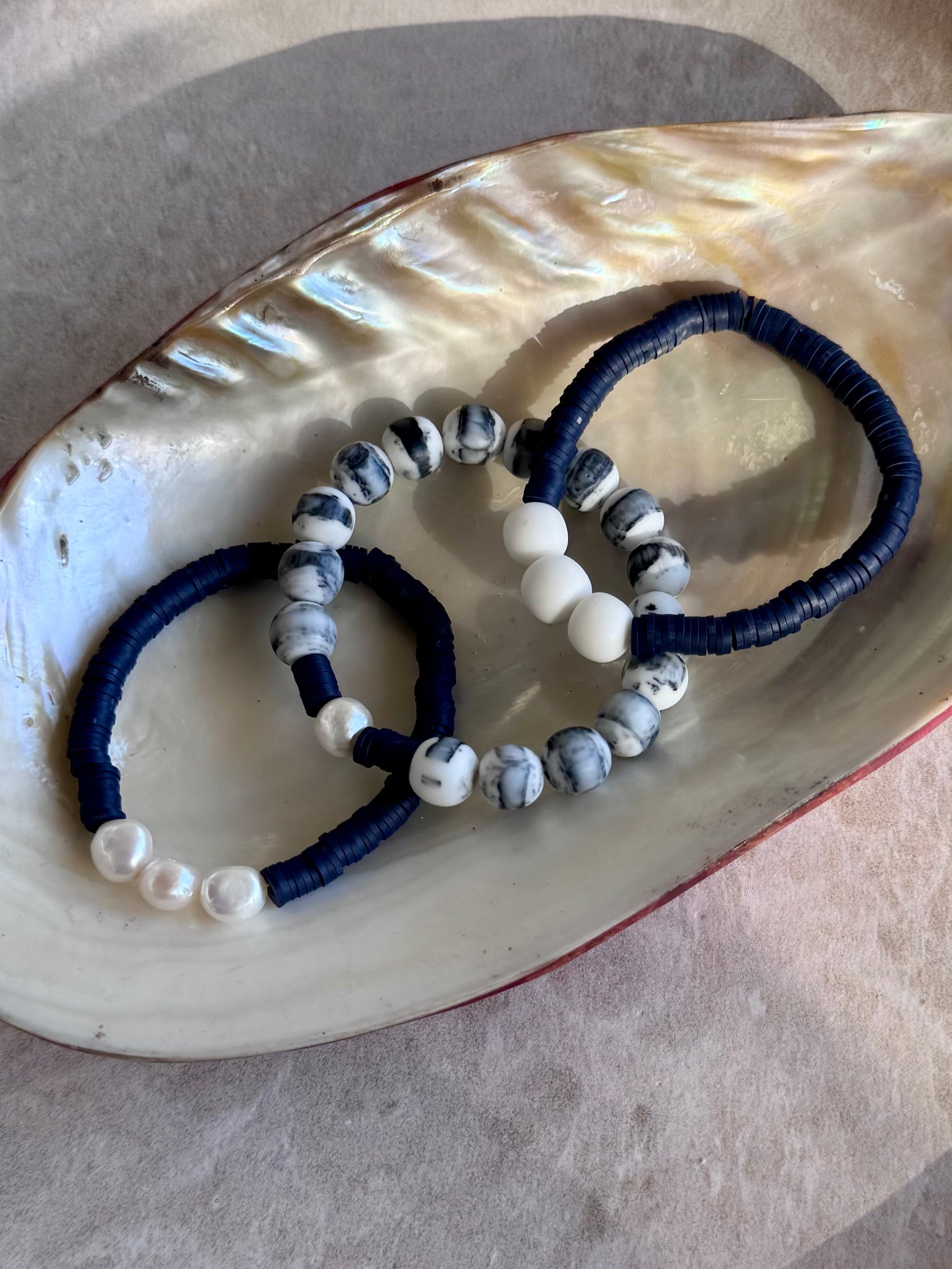 Island Glow - Navy + White Resin Beads